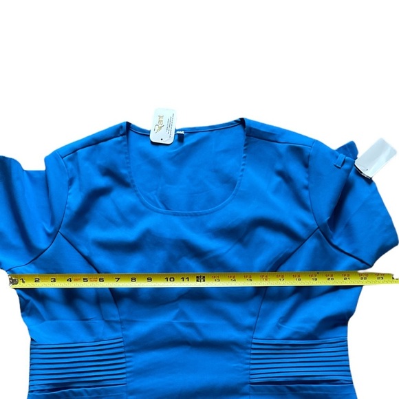 Rant Medical Scrubs Top. Turquoise. Size Medium - Picture 5 of 8